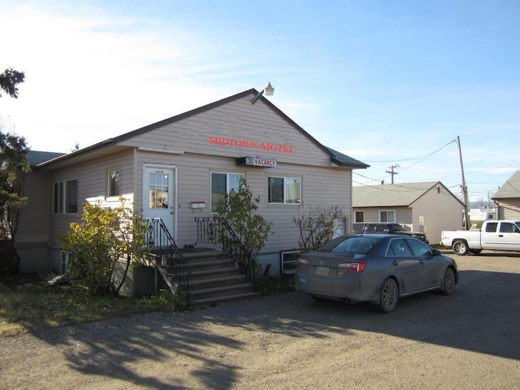 Midtown Motel On Alaska Ave ドーソン・クリーク エクステリア 写真