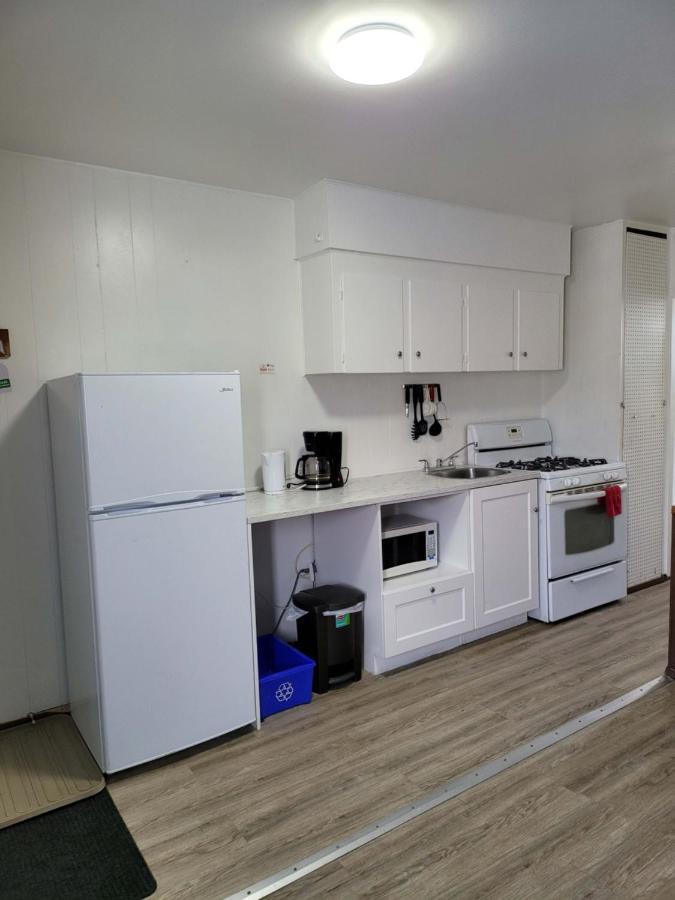 Midtown Motel On Alaska Ave ドーソン・クリーク エクステリア 写真